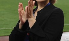 华体会官网登录网址-包含披荆斩棘：女子足球队决心斗志昂扬的词条