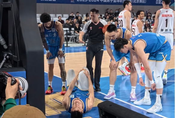 包含广东队成为本场最大亮点，CBA季后赛瞬间破防，高光操作的词条