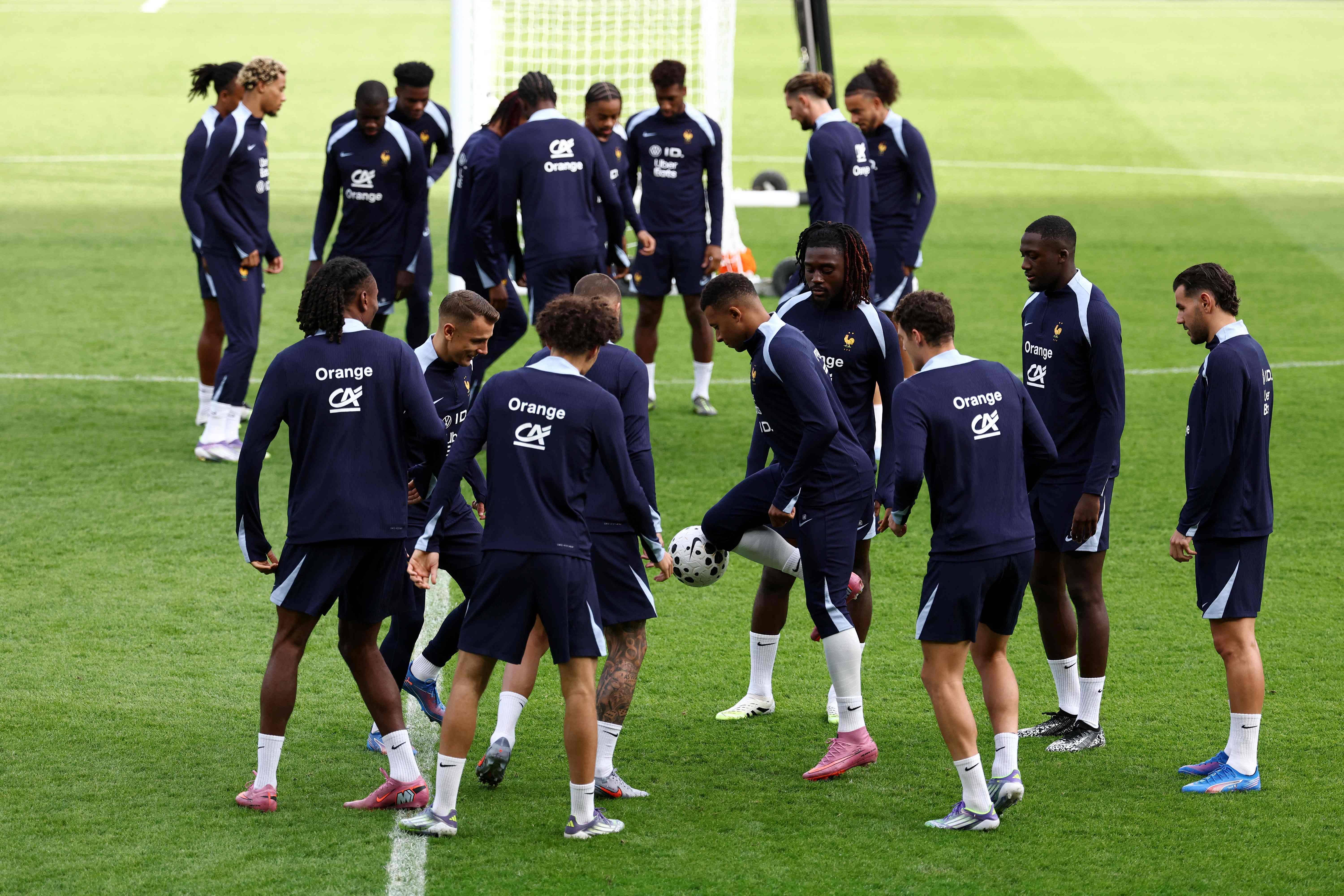 关于欧洲杯预选赛场面火爆,球队竞技水平相当的信息 关于欧洲杯预选赛场面火爆,球队竞技水平相当的信息