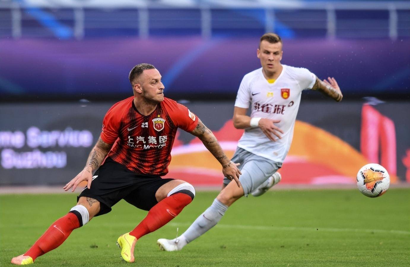 上港队击败辽宁宏运，稳住领先优势