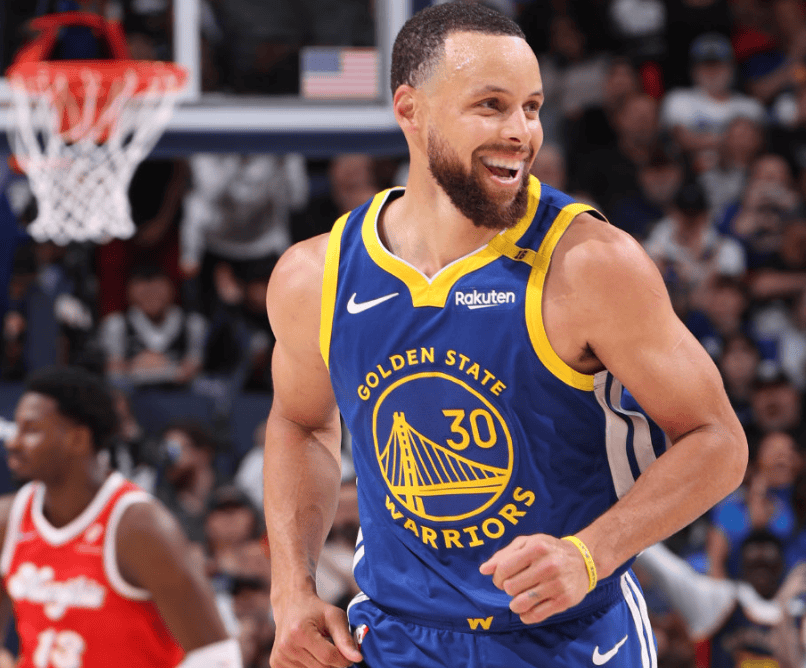 库里重返球场助勇士逆转胜，刷新三分纪录的简单介绍