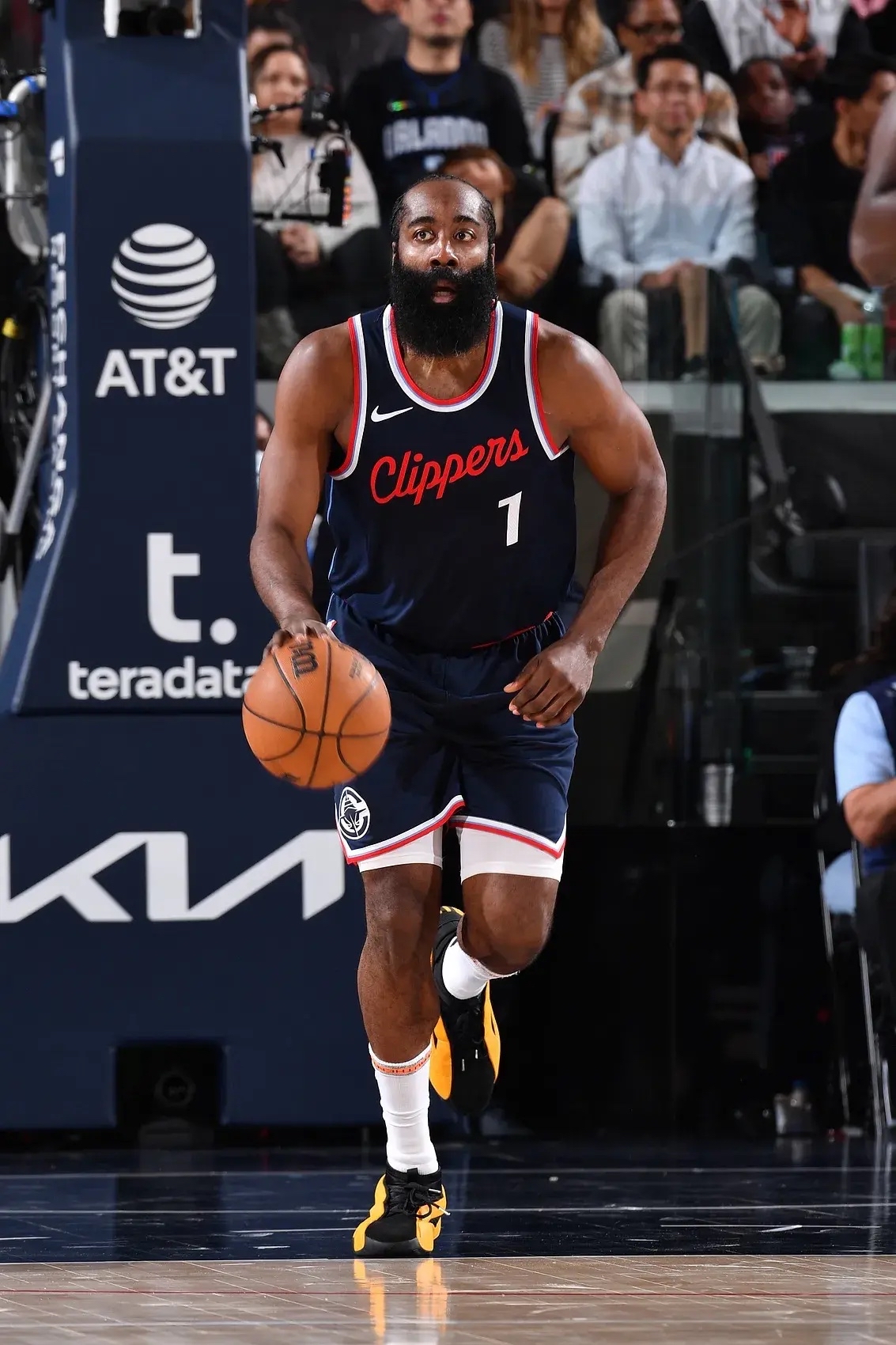 哈登因伤缺席两场比赛，火箭仍险胜爵士保持不败纪录