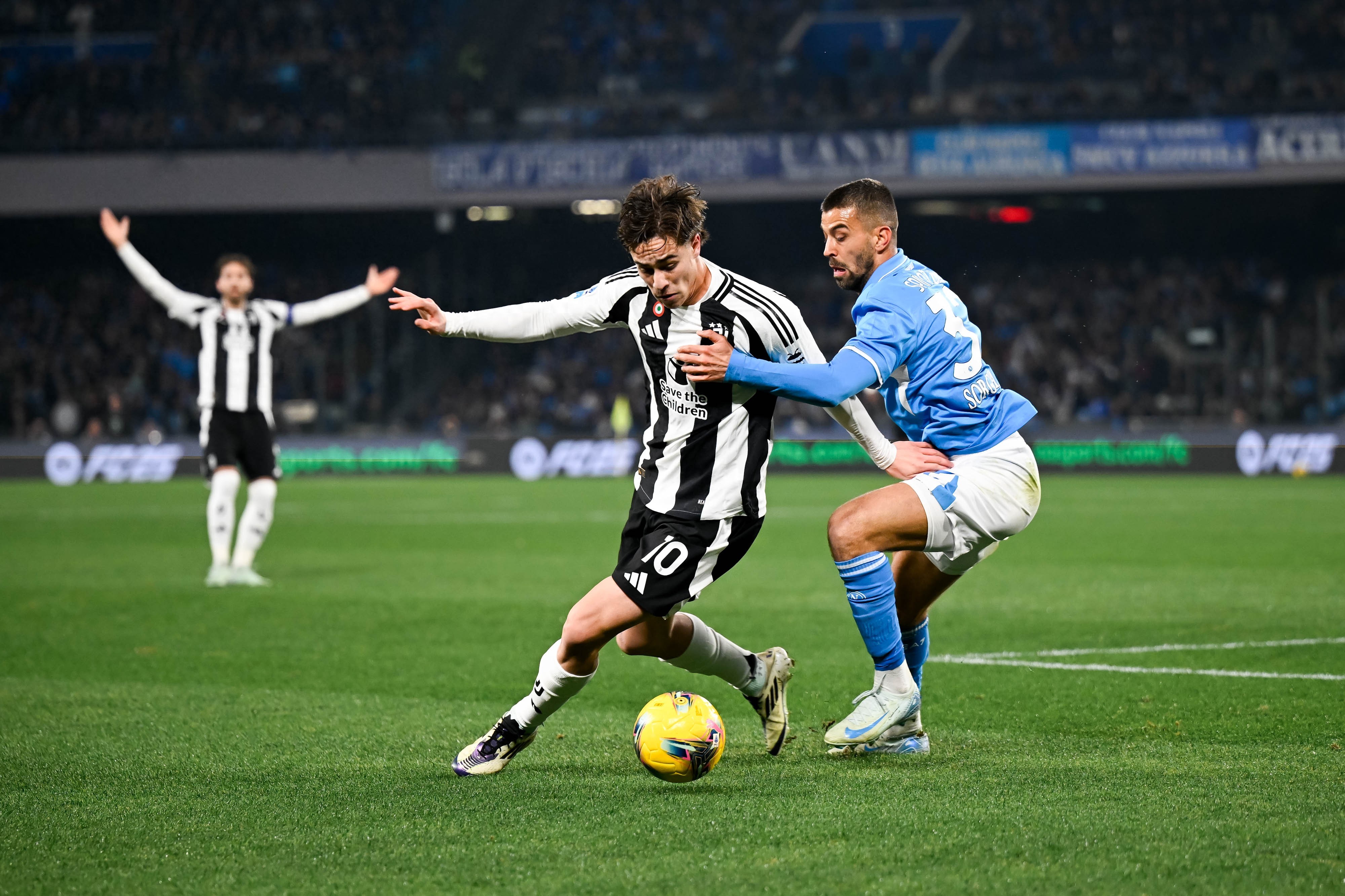 尤文图斯神勇，客场击败罗马