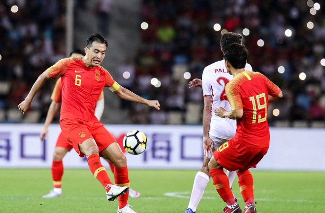 训练难度加大，球员逐渐调整心态