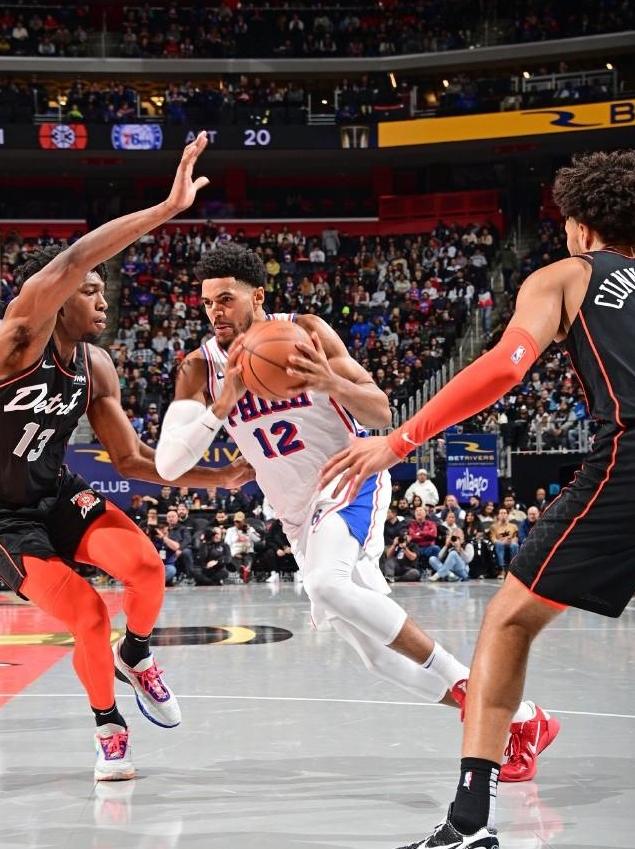 包含雄鹿势不可挡，东部第一位置牢不可破的词条